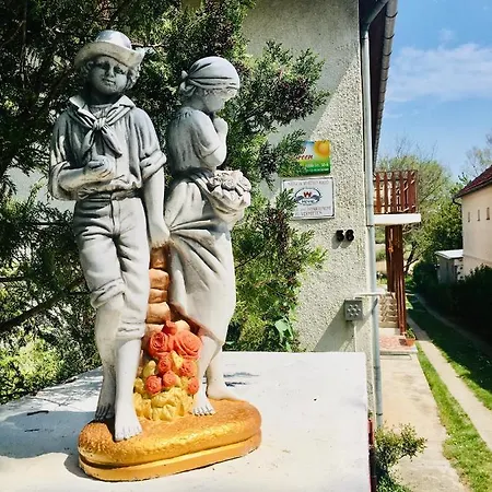 Sunny & Héviz